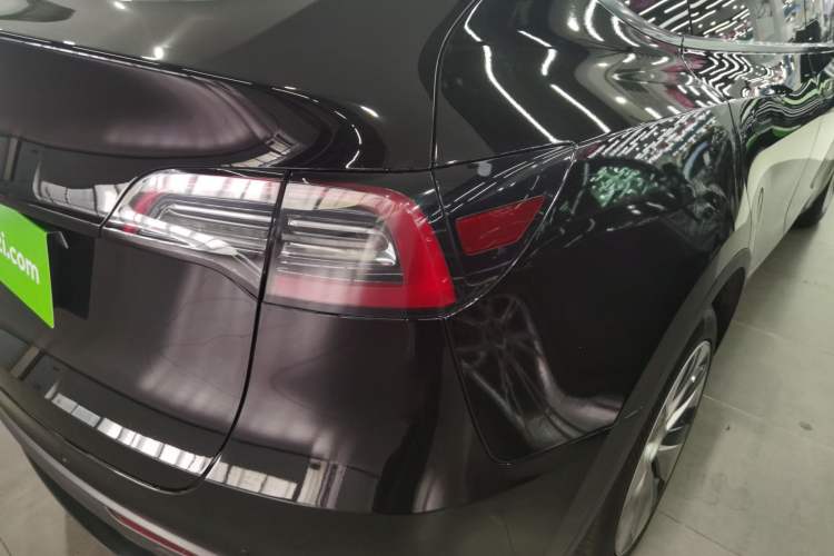 Used Tesla Model Y 2021 Long-Range All-Wheel-Drive Version
