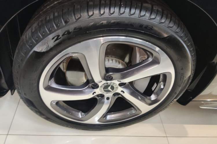 Used Mercedes-Benz E-Class 2019 Restyled E 300 L Sport Luxury Edition Left Front Wheel Hub