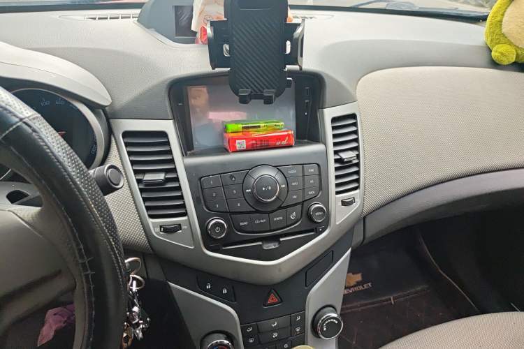 Used Chevrolet Cruze 2013 1.8L SE AT Audio And AC Panel