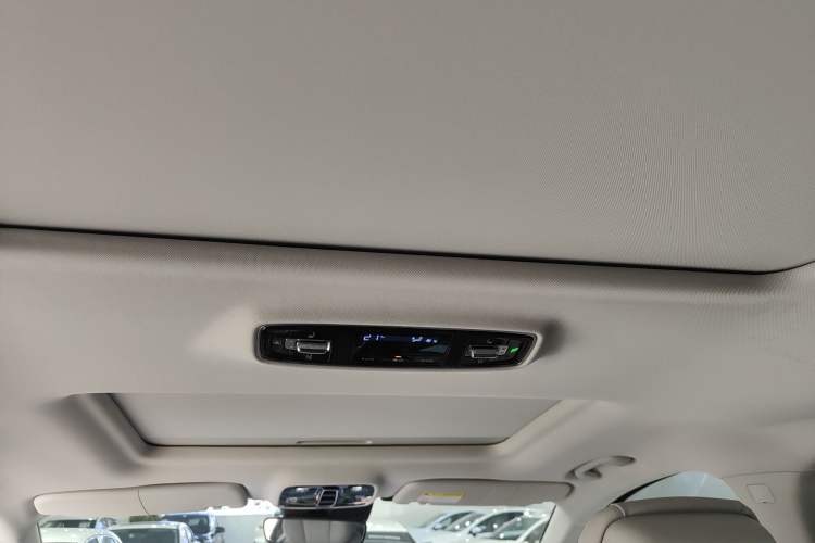 Used Roewe iMAX8 2022 400TGI Prestige Edition
