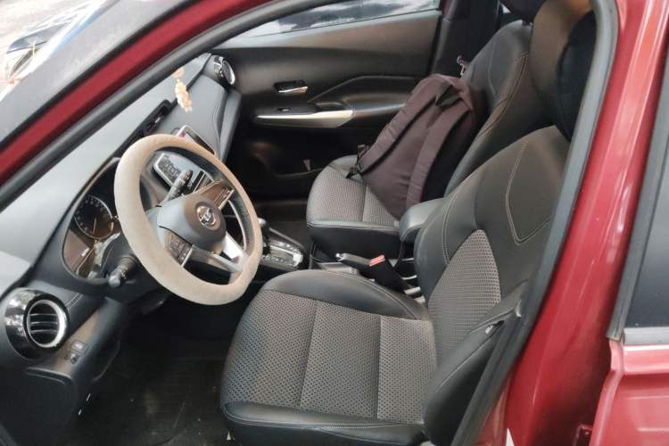 Used Nissan Kicks 2017 1.5L CVT Smart Drive Edition Left Front Seat