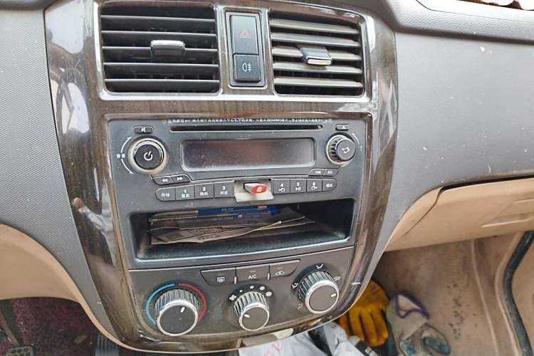 Used Wuling Rongguang 2014 1.5L S Standard Version