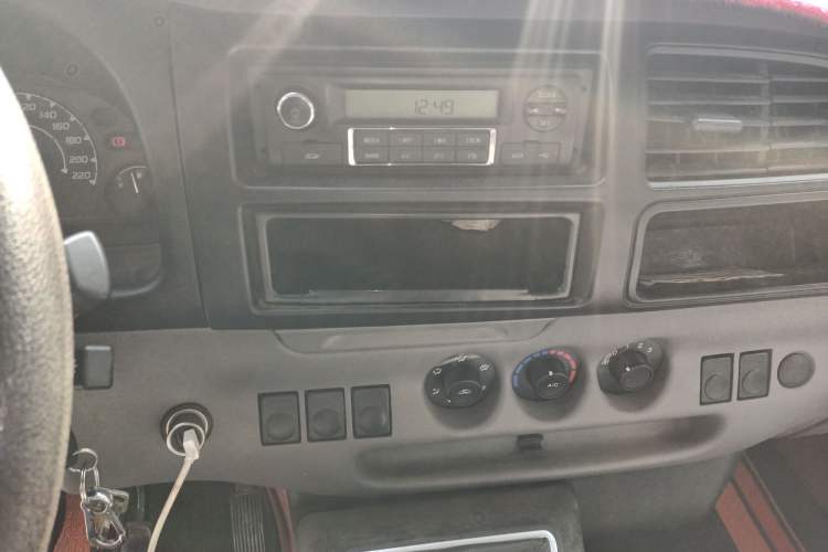 Used JMC Transit 2017 2.8T Commercial Version Short Wheelbase Mid-Roof 6/7/8-Seater JX493