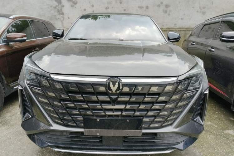 Used CHANGAN UNI-Z New Energy 2024 Blue Whale Smart Electric iDD 125km Beyond Edition Front