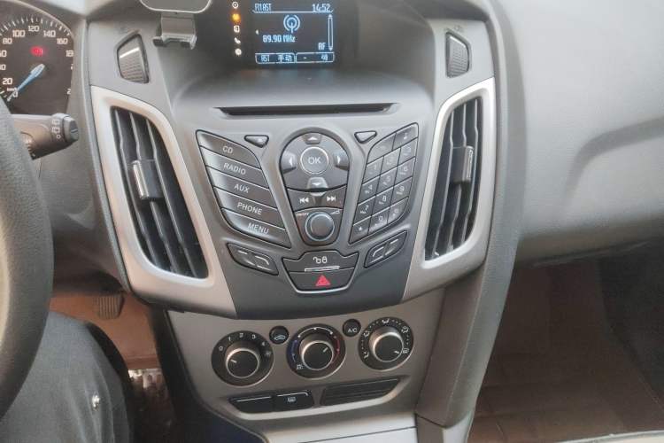 Used Ford Focus 2012 Hatchback 1.6L Manual Comfort Model
