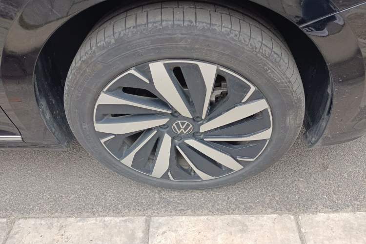 Used Volkswagen Passat 2024 330TSI Elite Edition Right Front Wheel Hub