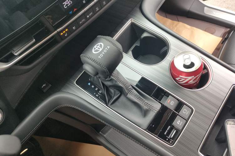 Used Toyota SIENNA 2024 2.5L Hybrid Four-Wheel Drive Prestige Edition