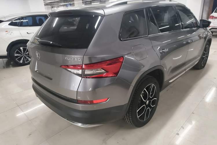 Used Skoda Kodiaq 2017 TSI330 7-Seater Two-Wheel-Drive Luxury Edition Rear Right 45 Deg