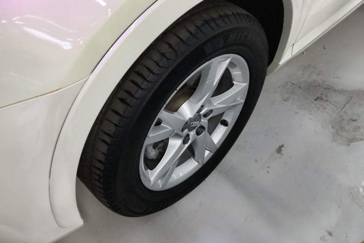 Used Audi Q3 2016 30 TFSI Fashion Model Left Front Wheel Hub