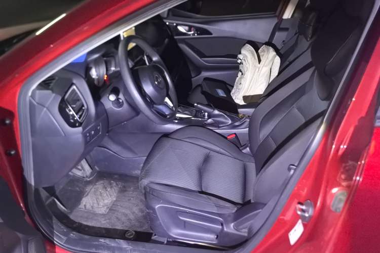 Used Mazda Mazda 3 Axela 2016 Sedan 1.5L Automatic Luxury Model