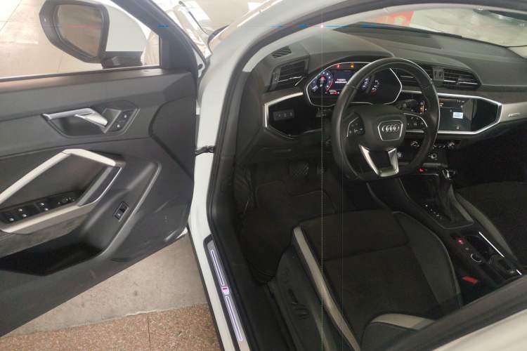 Used Audi Q3 2020 35 TFSI Fashion Dynamic Model