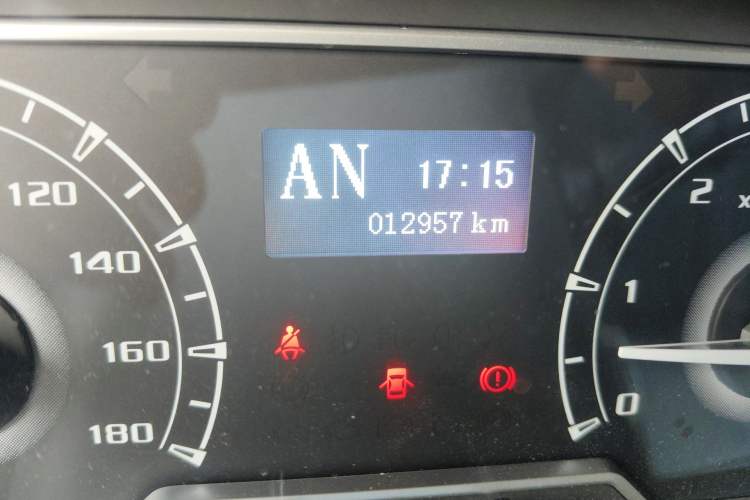 Used SAIC MAXUS Xintu V80 2025 PRO Aoyuntong 2.0T AMT Short Wheelbase Mid-Height 5/6-Seater
