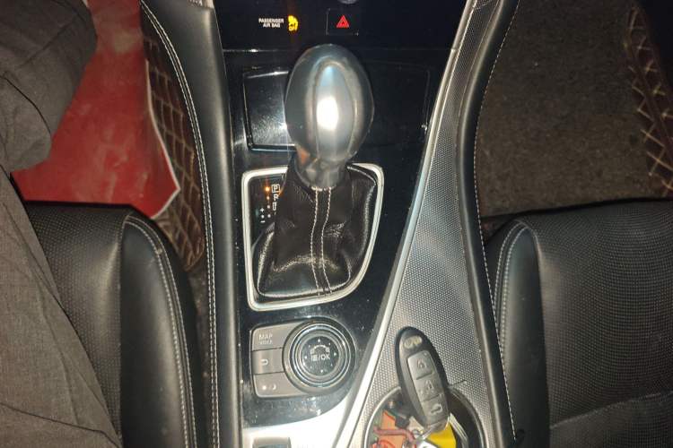 Used Infiniti Q50L 2015 2.0T Enjoyment Edition Gear Lever