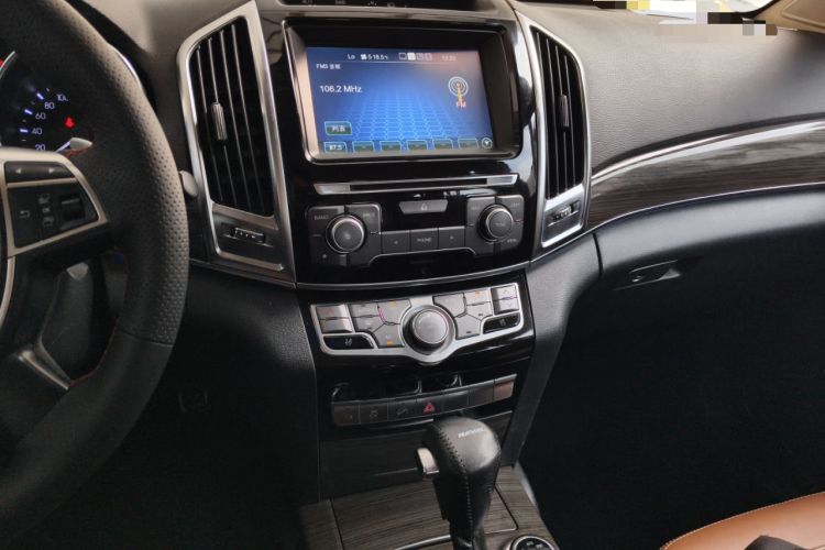 Used Haval H9 2015 2.0T Four-Wheel Drive Luxury 7-Seater Audio And AC Panel