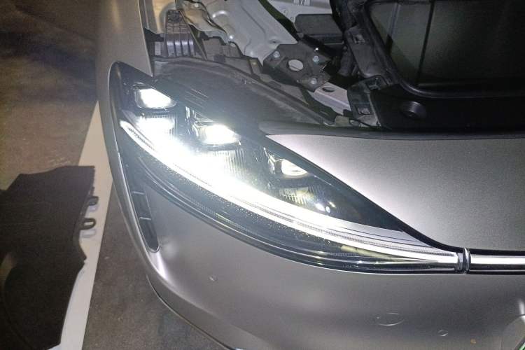 Used Hima Stelato S9 2024 All-Electric Ultra Four-Wheel-Drive Flagship Edition Right Front Headlight