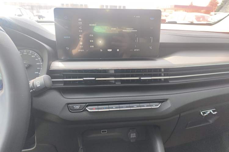 Used Geely Auto Vision X3 2021 PRO 1.5L CVT Deluxe Model
