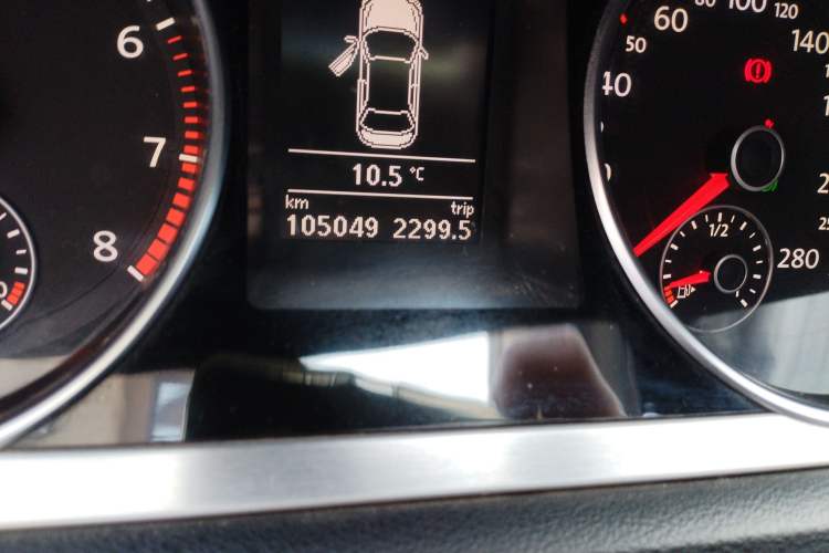 Used Volkswagen FAW-Volkswagen CC 2011 2.0 TSI Luxury Edition Odometer Close Up