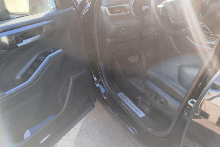 Used Toyota Highlander 2024 2.5L Smart Electric Hybrid Dual-Engine Four-Wheel Drive Prestige Version – 7 Seats