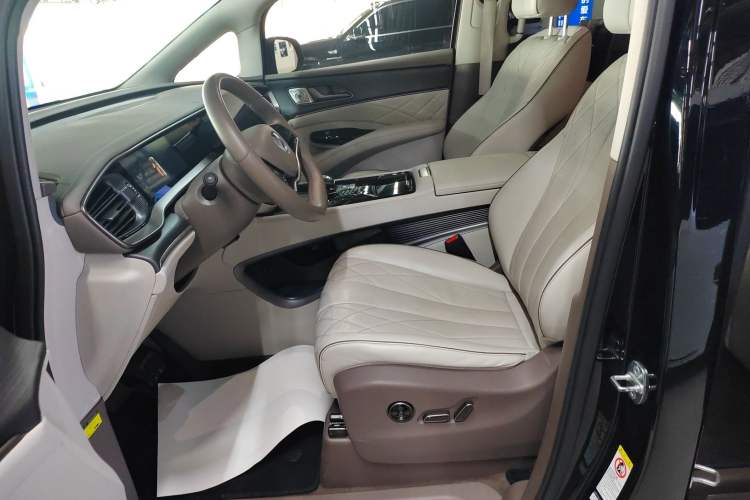 Used Denza D9 2022 DM-i 970 Four-Wheel Drive Prestige Model
