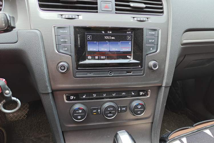 Used Volkswagen Golf 2016 230TSI Automatic Comfort Version Audio And AC Panel