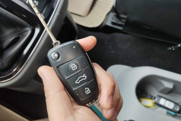 Used JAC Refine M4 2016 2.0L Manual Comfort Edition Vehicle Key