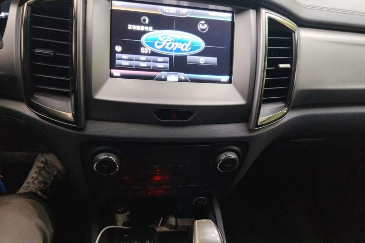 Used Ford Everest 2016 2.0T Gasoline Automatic 4x4 Luxury Edition
