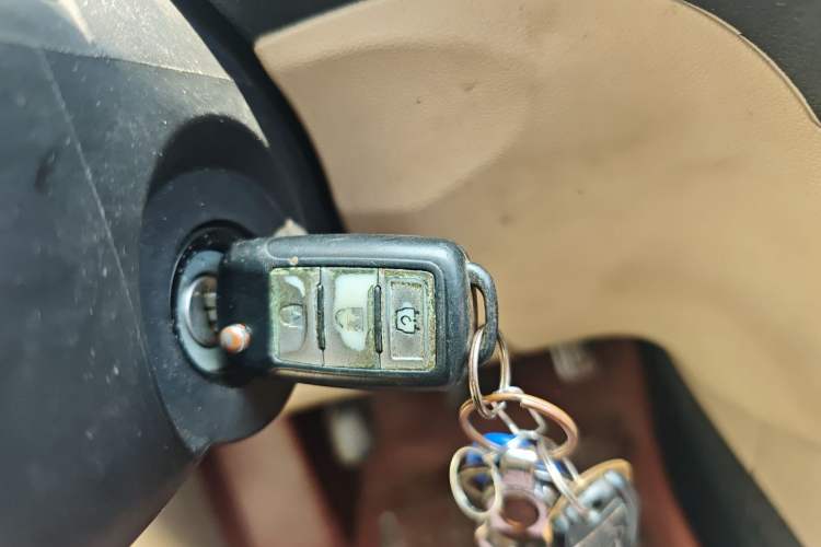 Used Dongfeng Fengon 330 2014 1.5L Manual Comfort Version DK15-02
