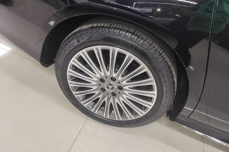 Used Mercedes-Benz E-Class 2023 Restyled E 300 L Sport Luxury Edition Right Rear Wheel Hub