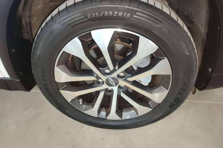 Used Chery Tiggo 8 2020 230TCI Automatic Elite Edition Right Front Wheel Hub