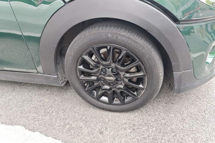 Used MINI 2017 1.5T COOPER Ice Blue Limited Edition Five-Door Version Right Front Wheel Hub