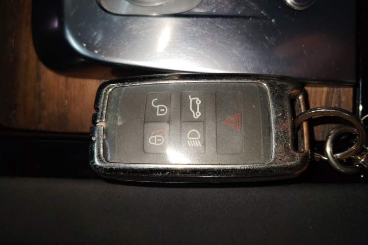 Used Land Rover Discovery Sport 2020 249 PS R-Dynamic Performance Edition Interior 1