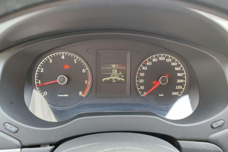 Used Volkswagen Sagitar 2014 Revised Version 1.6L Manual Leading Edition Instrument Cluster