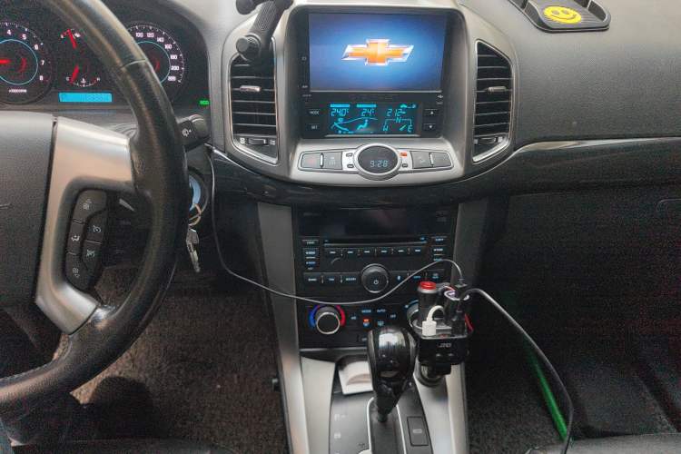 Used Chevrolet Captiva 2012 2.4L 4x4 Flagship Edition 7 Seats Audio And AC Panel