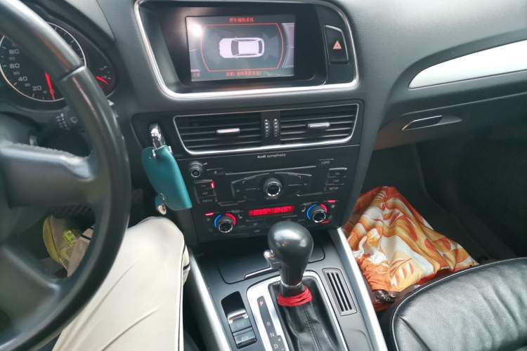 Used Audi Q5 2010 2.0TFSI Comfort Version Audio And AC Panel
