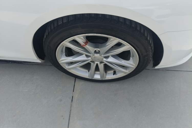 Used Cadillac CT4 2020 28T Fashion Edition Right Front Wheel Hub