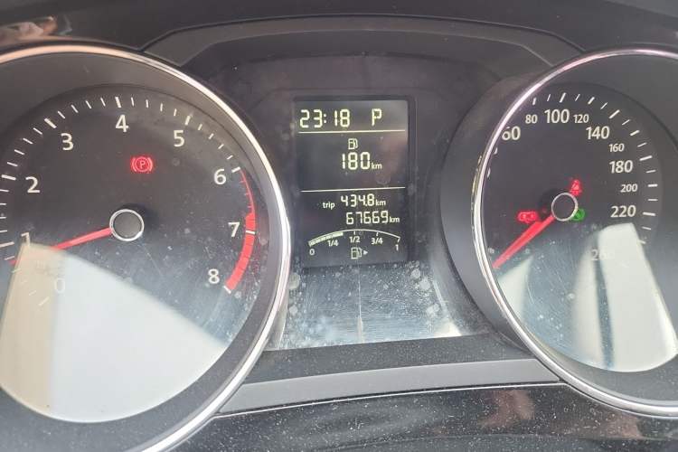 Used Volkswagen Sagitar 2015 1.6L Automatic Comfort Model Odometer Close Up