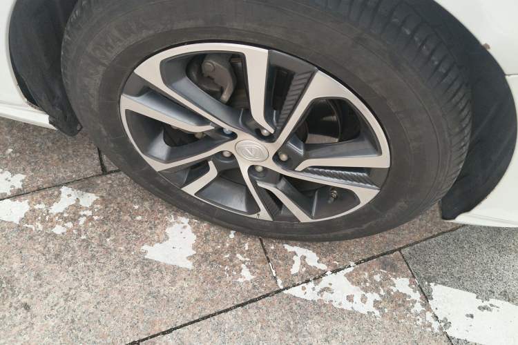 Used CHANGAN Eado 2018 High-Energy Edition 1.6L GDI Manual Pioneer Model China V Standard Right Front Wheel Hub