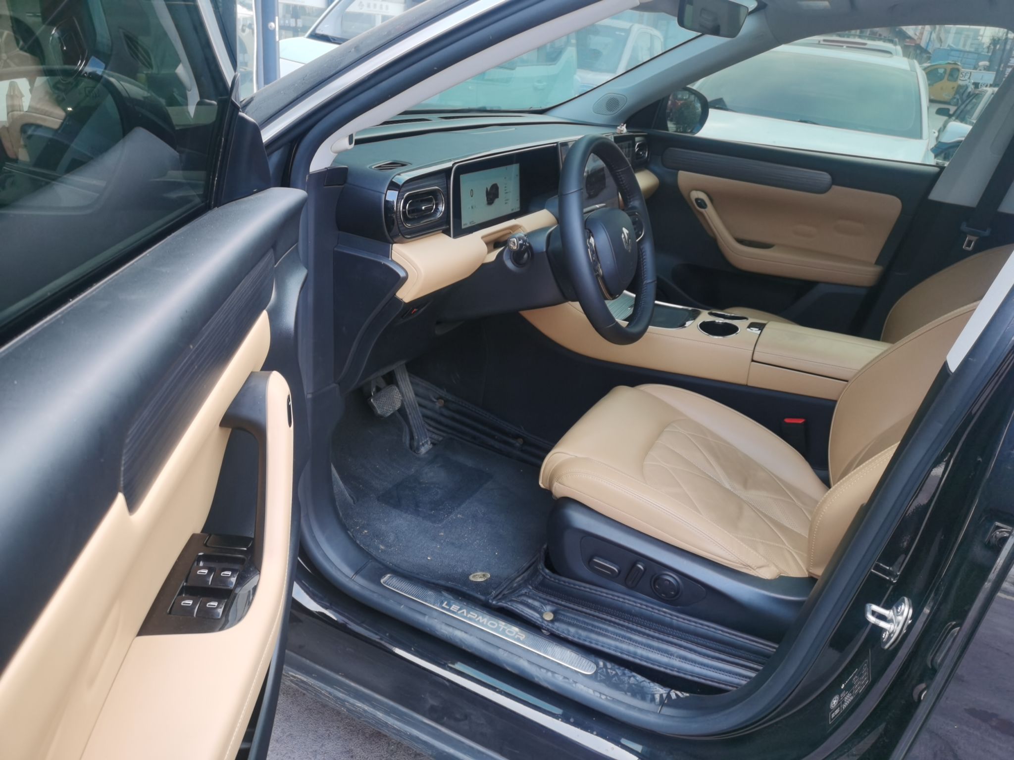 المقاعد الأمامية داخل السيارة