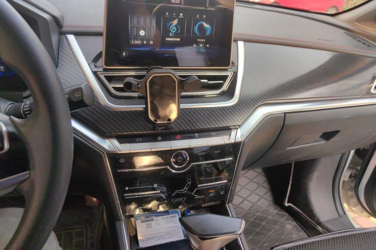 Used Venucia T60 2020 1.6L CVT Smart Drive Version China VI Standard
