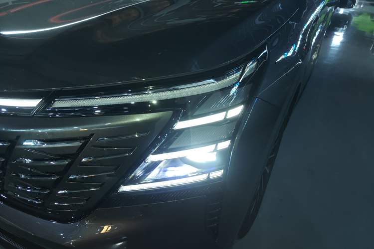 Used CHANGAN CS75 PLUS 2025 4th Generation UItra 2.0T New Blue Whale – Smart & Powerful Version