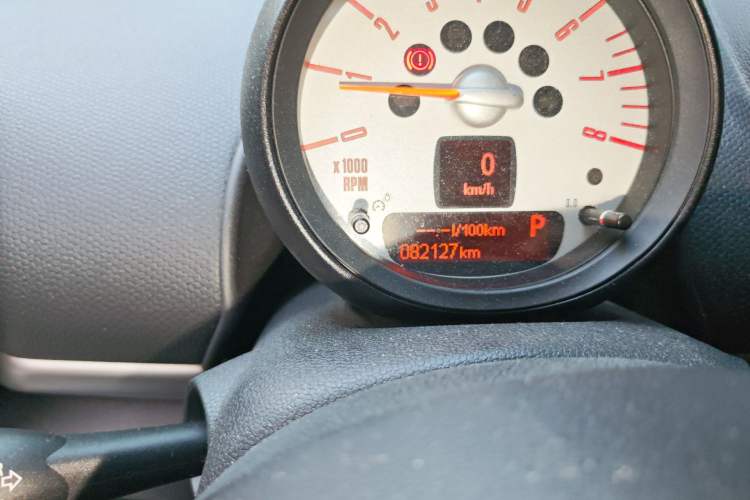 Used MINI Countryman 2011 1.6L COOPER Fun Odometer Close Up