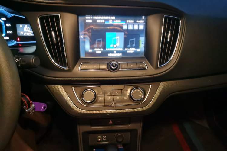 Used Roewe 360 2016 1.5L Automatic Smart Screen Version Audio And AC Panel