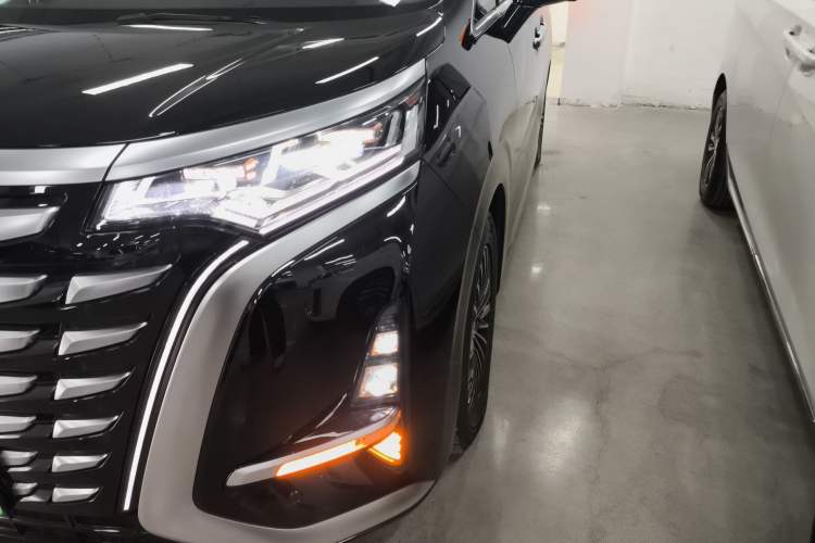 Used Denza D9 2024 DM-i 980 Four-Wheel Drive Prestige Model
