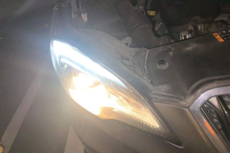 Used Buick Envision 2016 20T Two-Wheel-Drive Elite Model Right Front Headlight