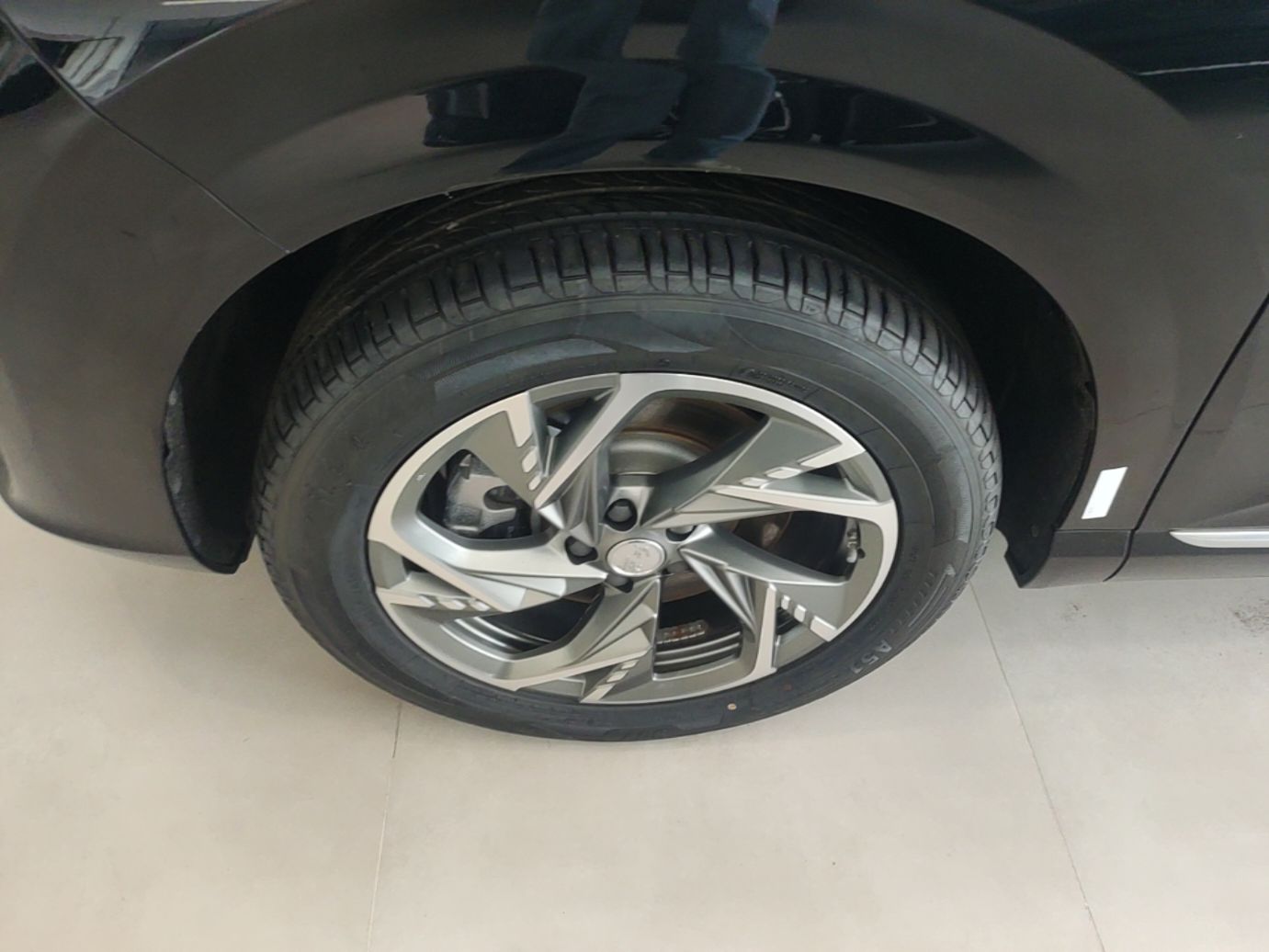 Hongqi HS3 PHEV 2025 Model 117km Jingwei Edition — снимка 10