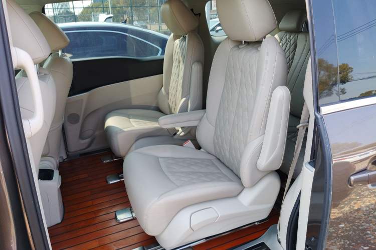 Used Buick GL8 2023 Land Executive Class Comfort Model