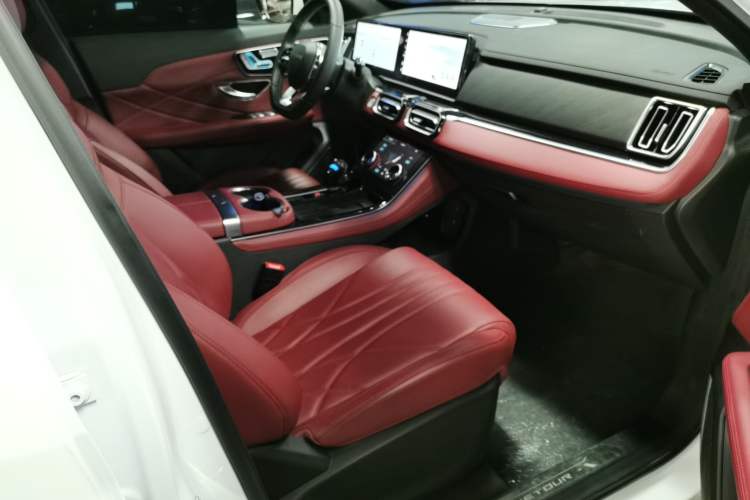 Used JETOUR X70 PLUS 2025 1.5T ZhiZhen Pailong Edition 7-Seater
