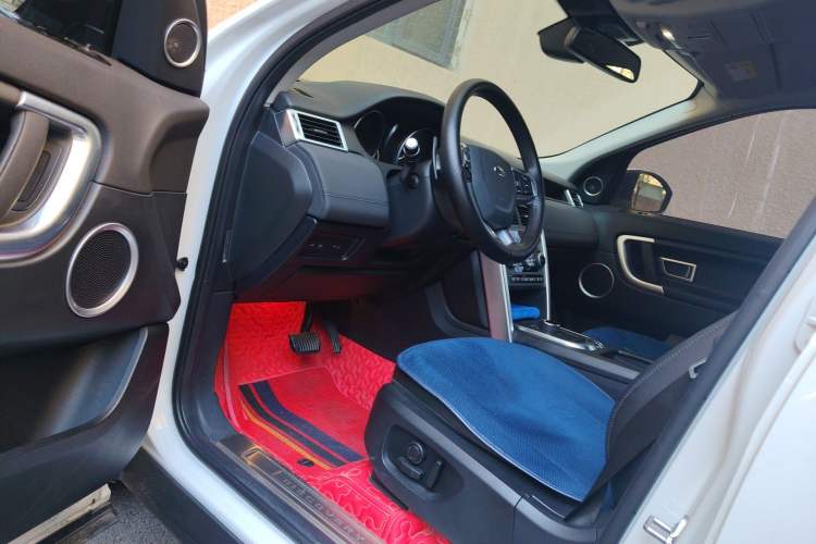 Used Land Rover Discovery Sport 2019 240 PS SE Version China VI Standard Driver Seat