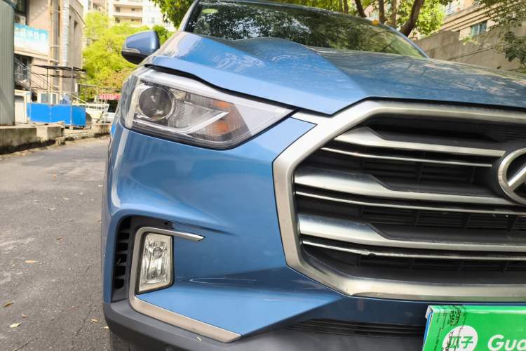 Used SAIC MAXUS D90  Right Front Headlight