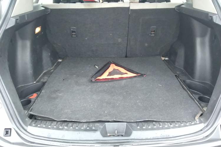 Used Bestune X80 2013 2.0L automatic comfort version Trunk